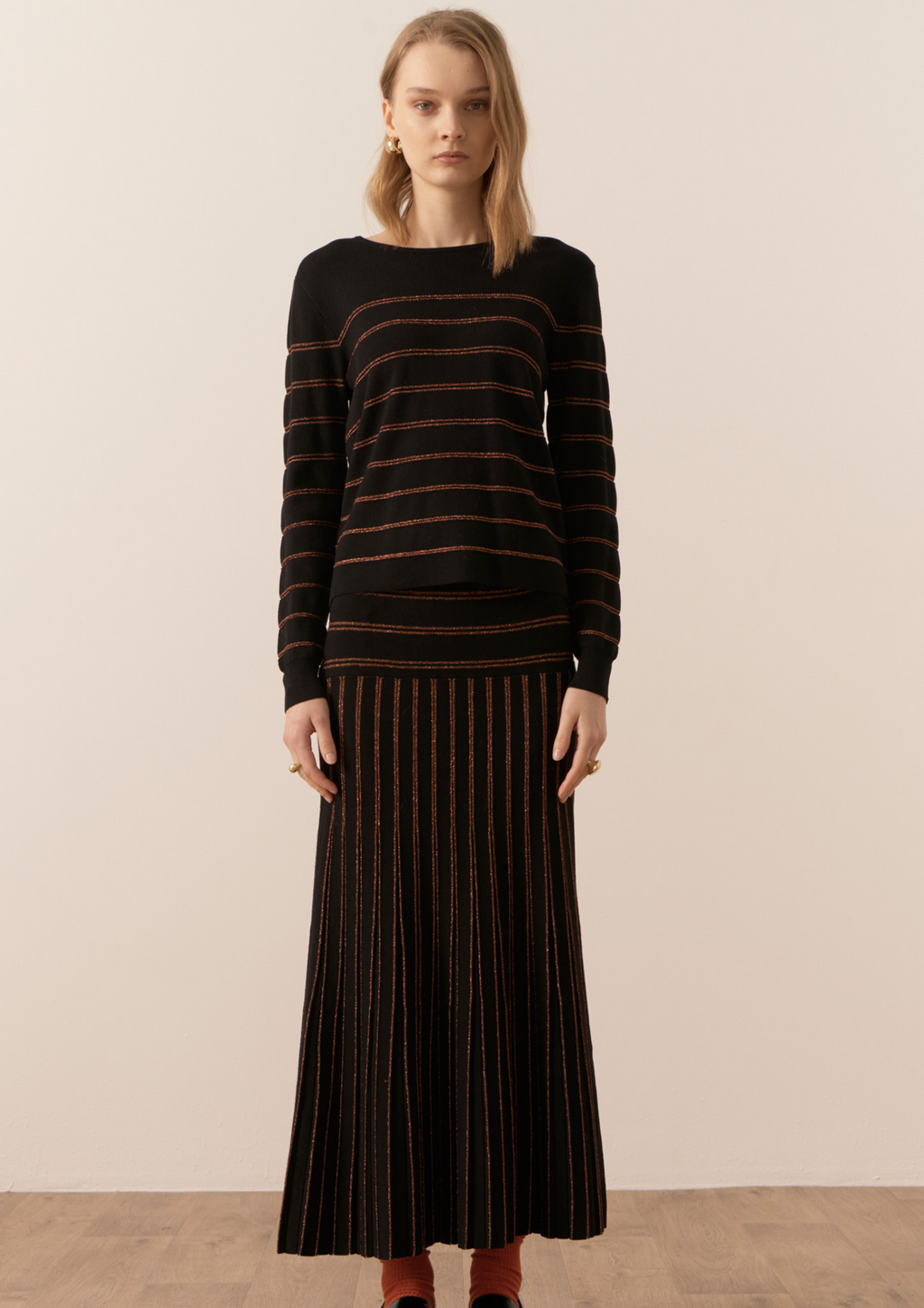 Pol - Gizelle Lurex Pleat Skirt Black/Copper