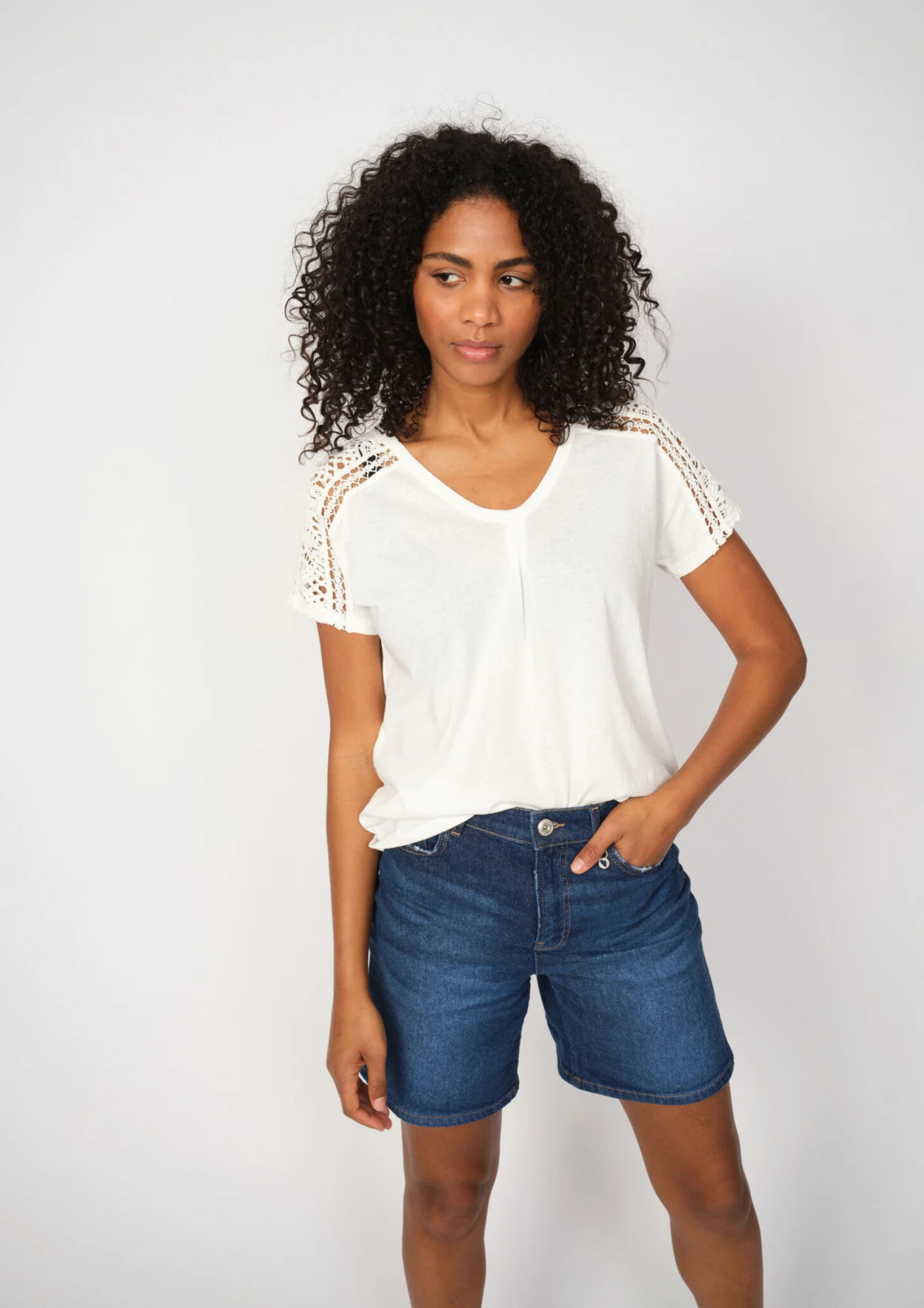 Mos Mosh - Dayo V Neck Tee