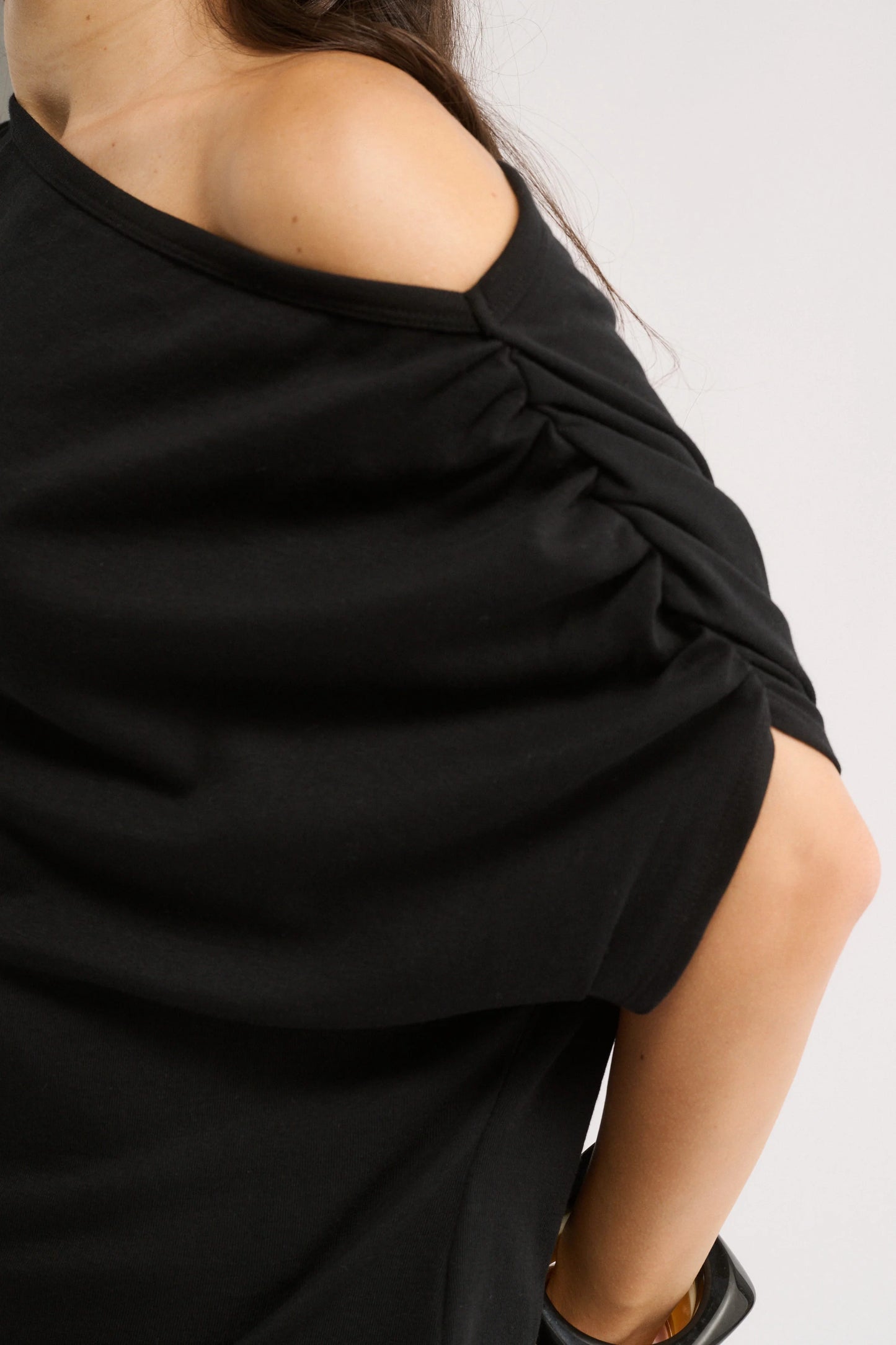 Estelle Off Shoulder T-shirt - Black