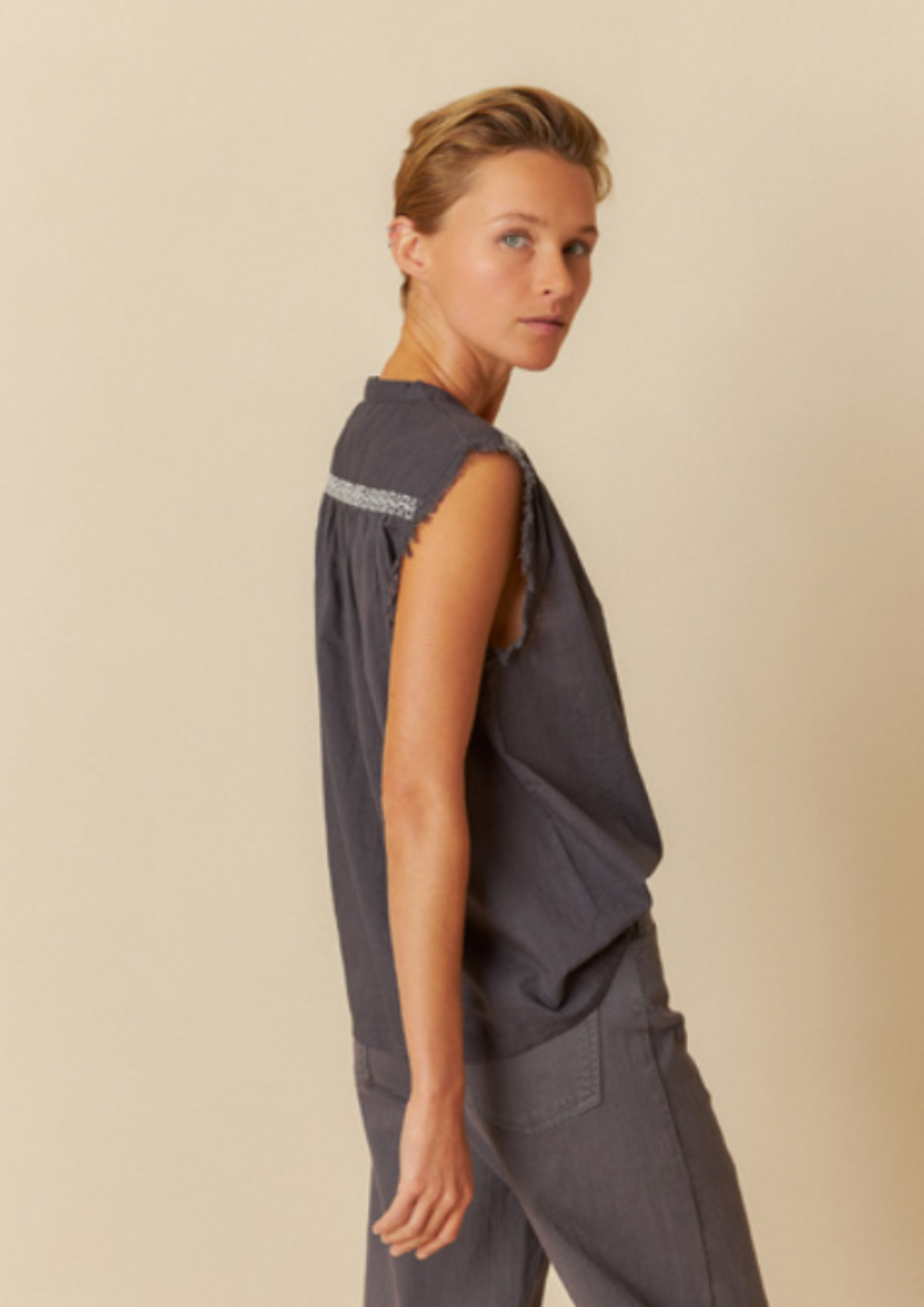 Indi & Cold BK246 Shirt With Embroidery in carbon