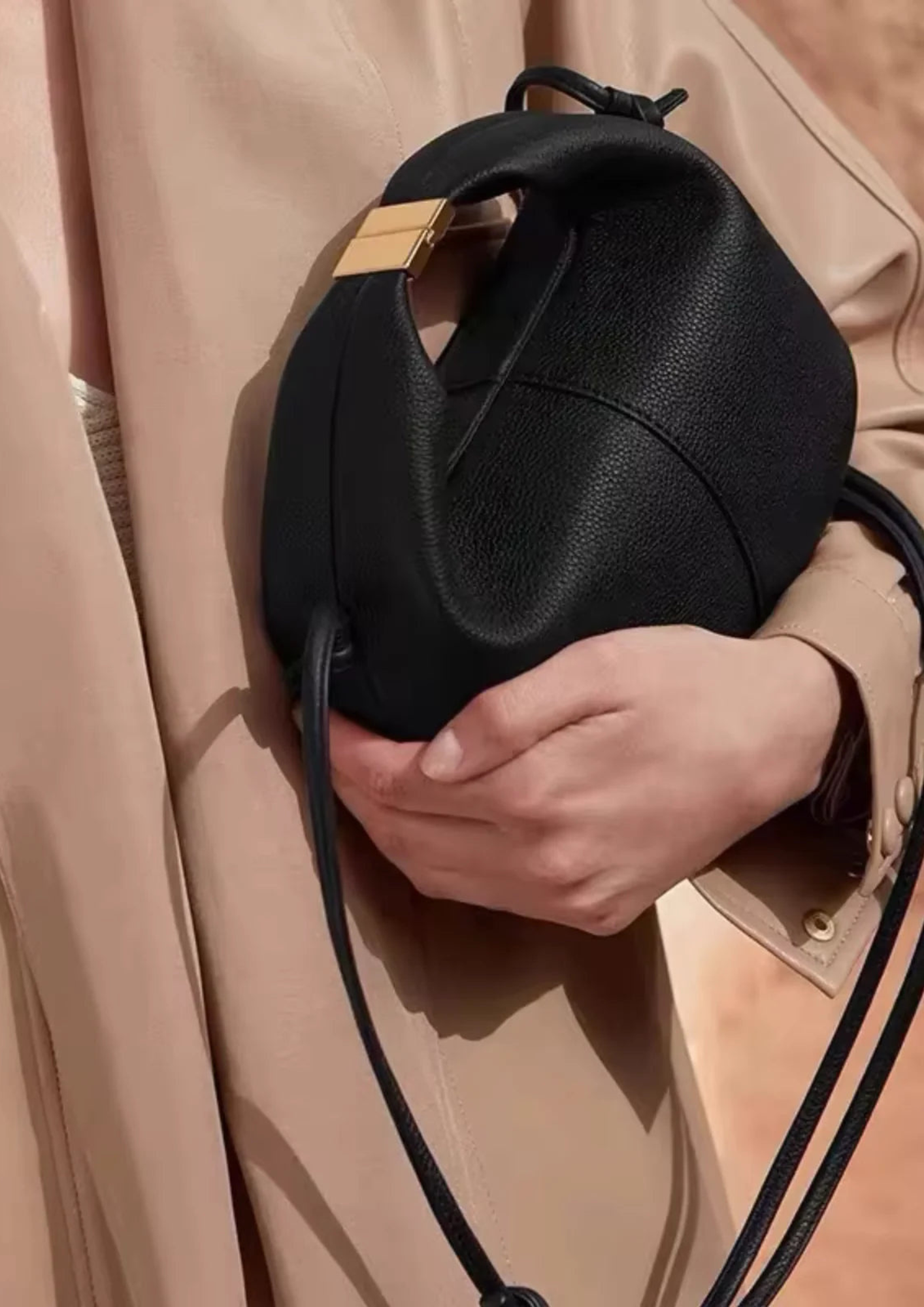 L’ora D’oro - PV Cross body - Black and Gold