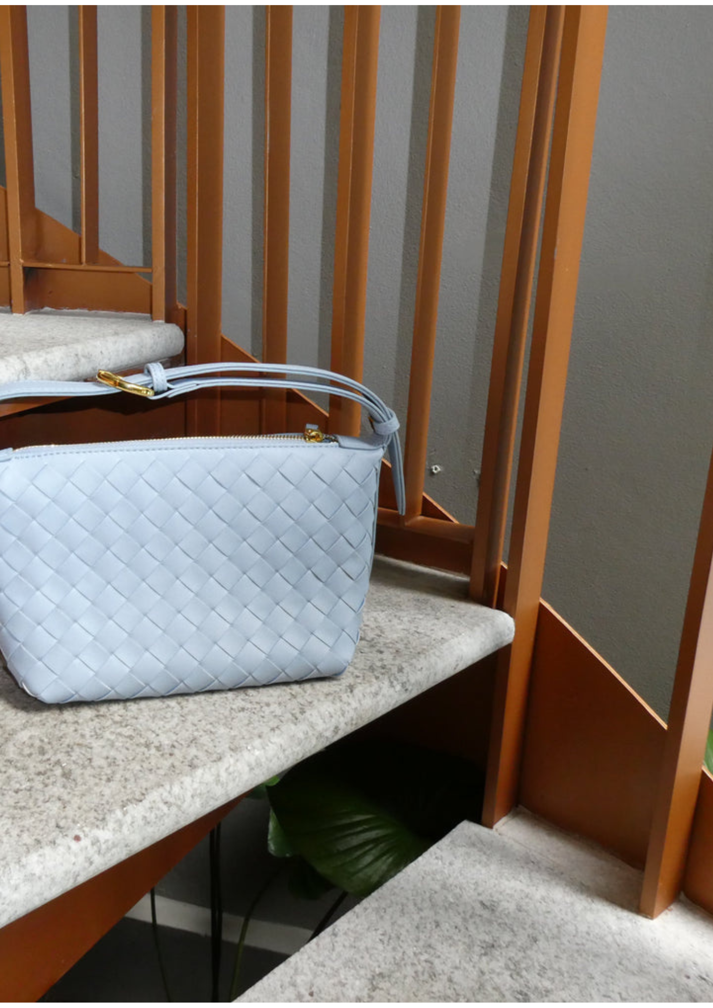 L’ORA D’ORO PENNY Adjustable Strap Handbag - Baby Blue