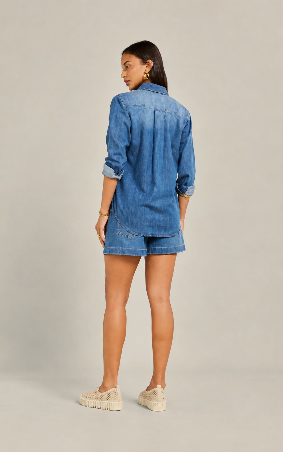 Dricoper Kellina Rodeo Blue Shorts styled with Ilse Jacobsen Tulip Platform Kit shoes – back view